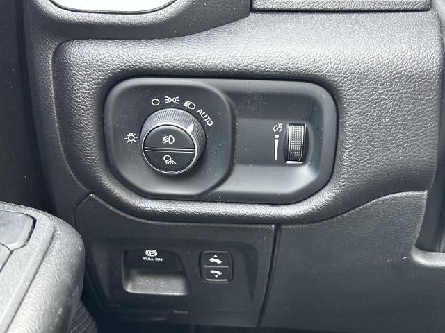 2025 RAM 1500 Big Horn Crew Cab 4x4 5'7" Box