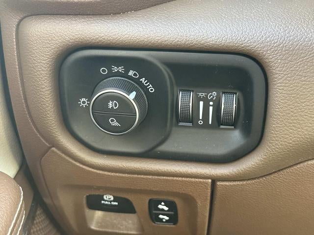 2019 RAM 1500 Laramie Crew Cab 4x4 5'7" Box