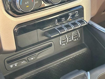 2019 RAM 1500 Laramie Crew Cab 4x4 5'7" Box