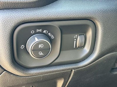 2020 RAM 1500 Big Horn Crew Cab 4x4 5'7" Box