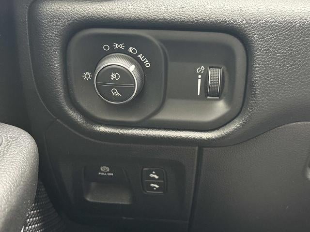 2021 RAM 1500 Big Horn Crew Cab 4x4 5'7" Box