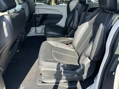2022 Chrysler Pacifica Hybrid Touring L