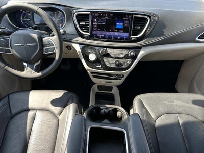 2022 Chrysler Pacifica Hybrid Touring L