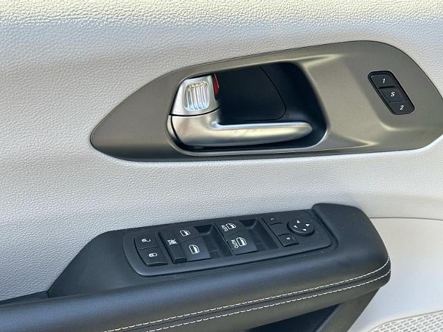 2022 Chrysler Pacifica Hybrid Touring L