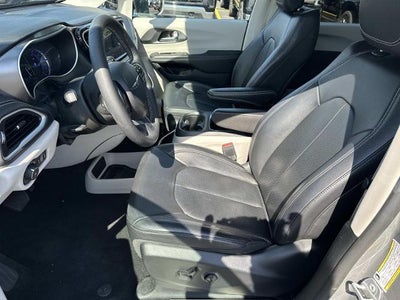 2022 Chrysler Pacifica Hybrid Touring L