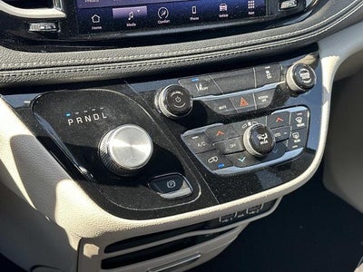 2022 Chrysler Pacifica Hybrid Touring L