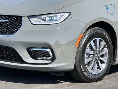2022 Chrysler Pacifica Hybrid Touring L